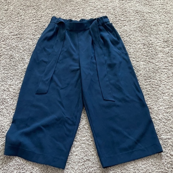 Lululemon Noir Crop size 8 inseam 20"
True Navy - Picture 2 of 7